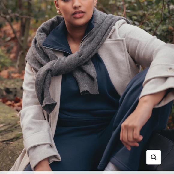 Stylish Navy Turtleneck Sweatshirt - Picture 4 of 8